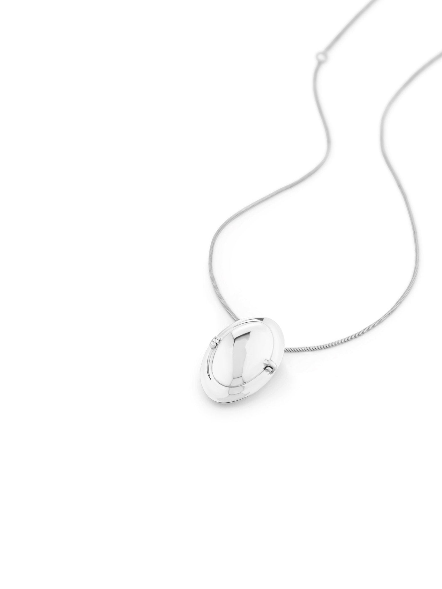 memento-oval-pendant-silver-411539_b9147d8b-4d5d-4fe8-a8a8-8e260f42259f.jpg