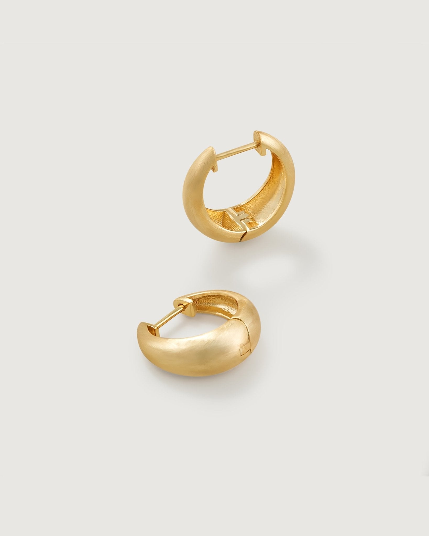 old-ce-hoop-earring-865114_5bc3bdb1-7bce-44b9-8405-87bf39ee118b.jpg