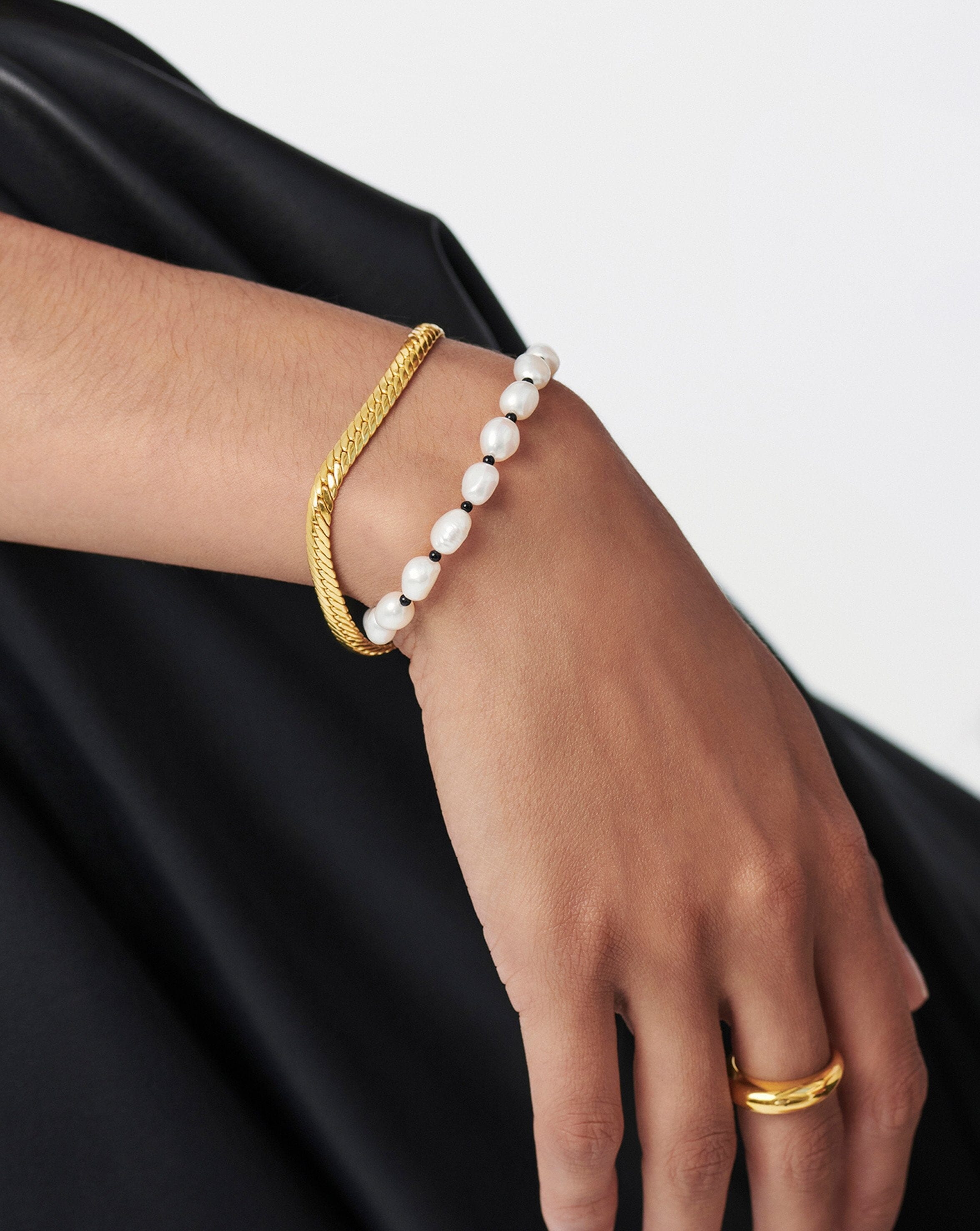 Pearl Beaded Gemstone Bracelet | 18k Gold Plated/Pearl & Black Onyx