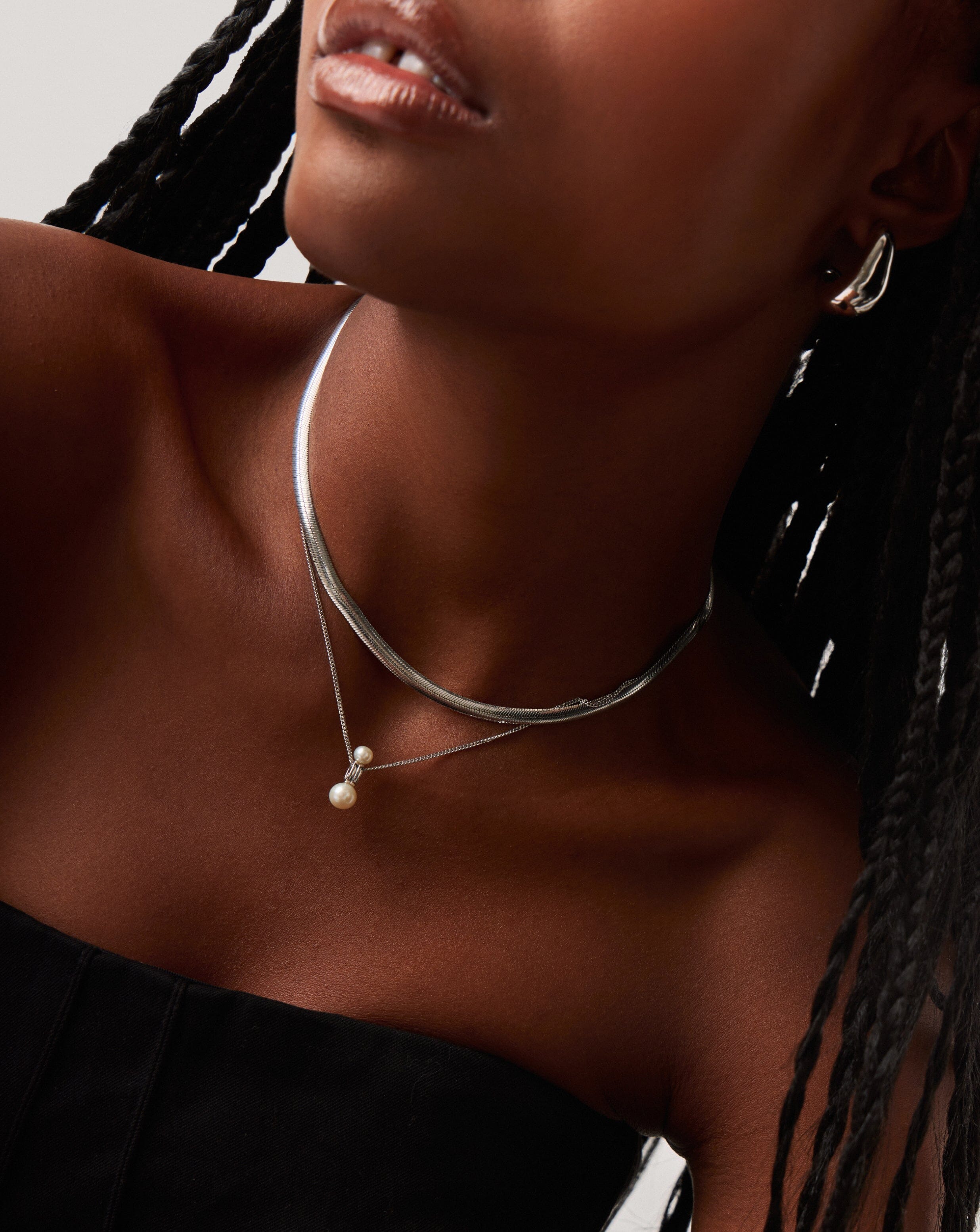 pearl-ridge-pendant-chain-necklace-sterling-silverpearl-necklaces-missoma-828122_4624ac65-9966-4f97-9300-ffb3b74c1b51.jpg