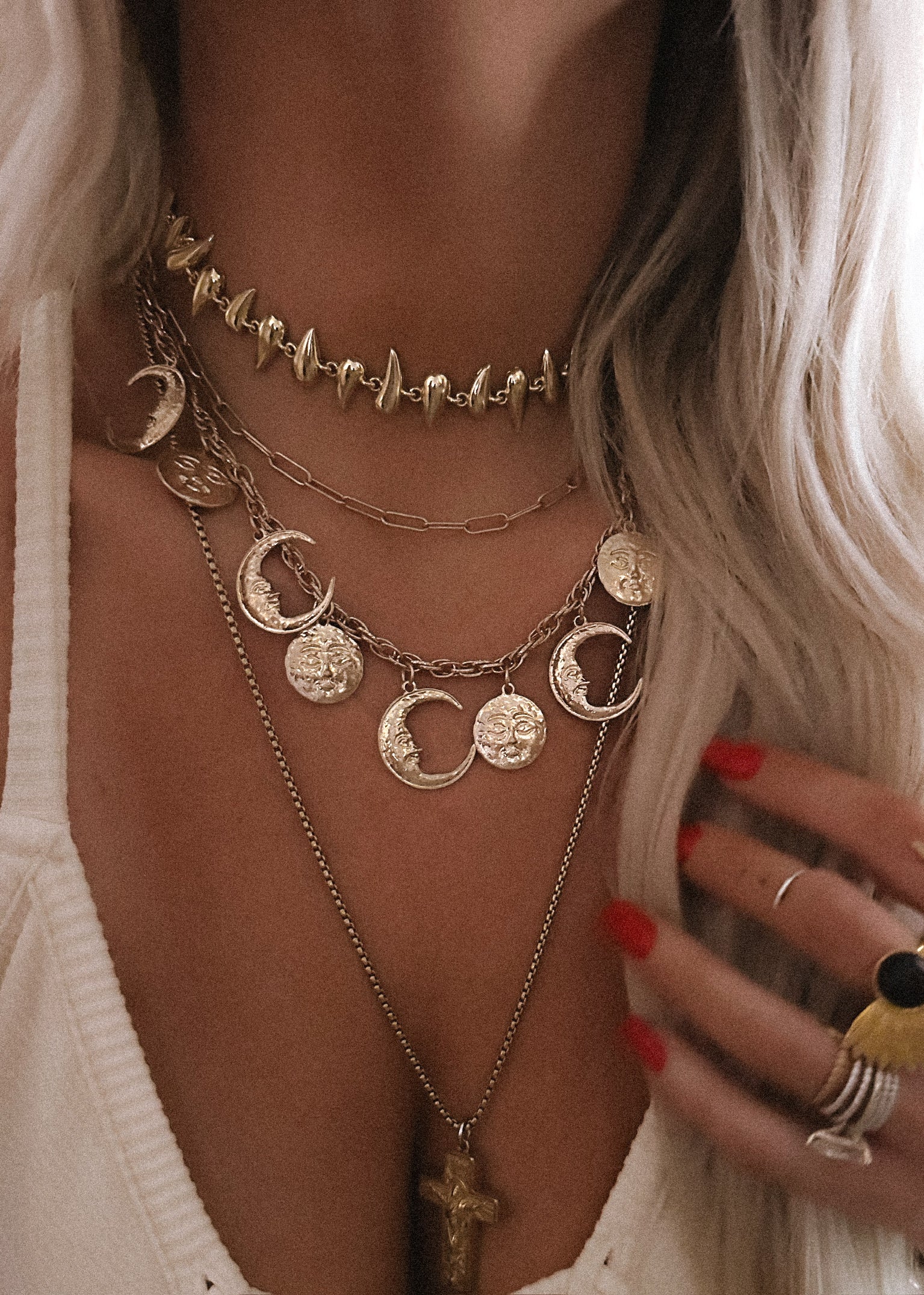 pebby-forevee-necklace-gold-walk-the-line-statement-choker-necklace-30030185529402_f19e2061-34cf-45f6-8969-9d3afee51535.jpg