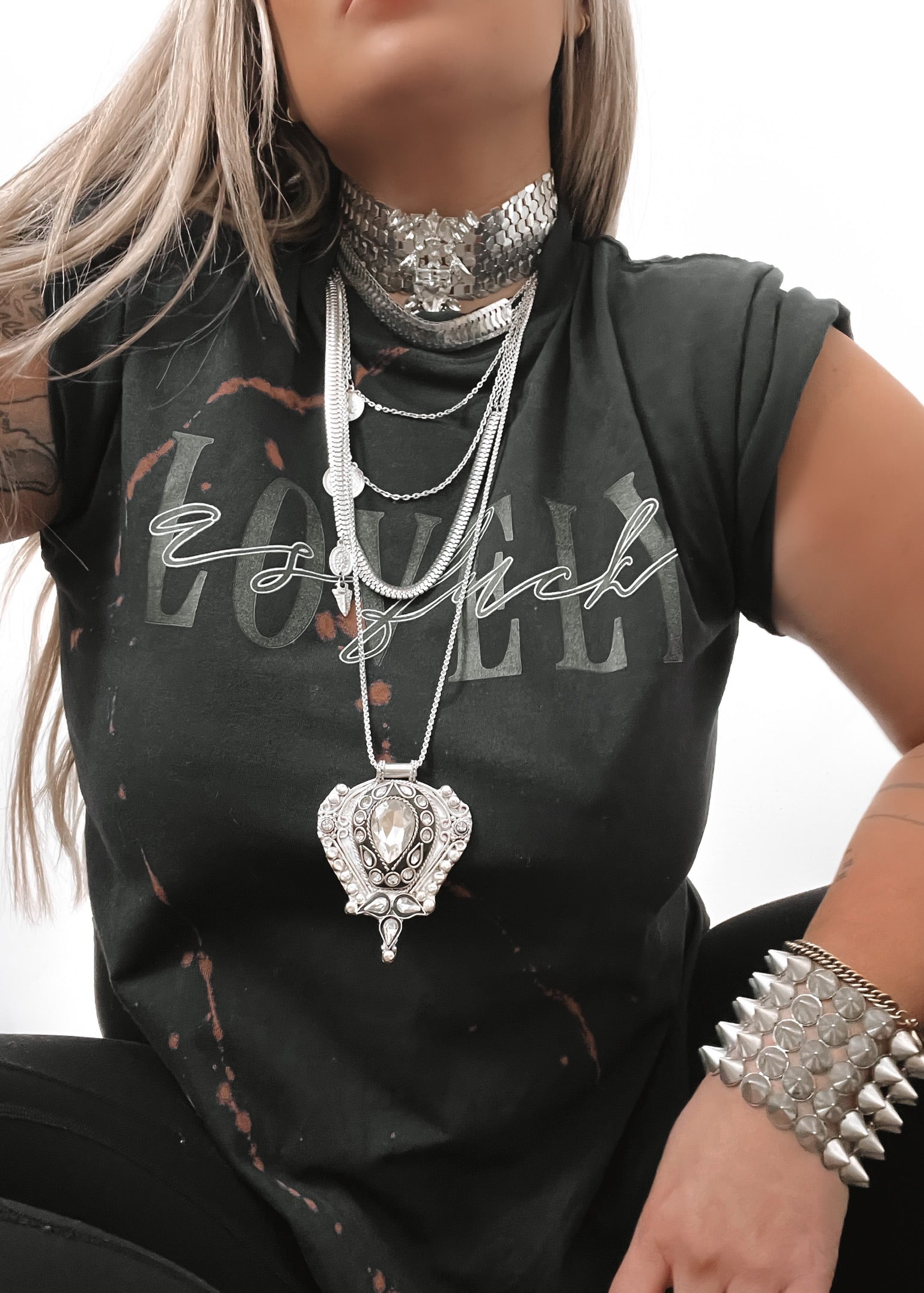 pebby-forevee-necklace-silver-gianna-statement-choker-28953621692474_ecbed982-7c1f-474c-9485-2064bd5c13e0.jpg