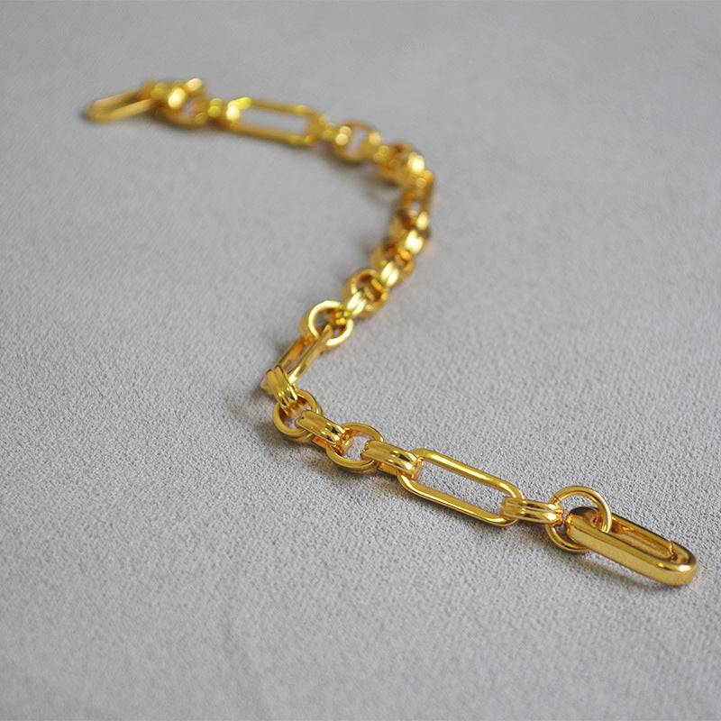 Modern Interlocking Gold Chain Bracelet