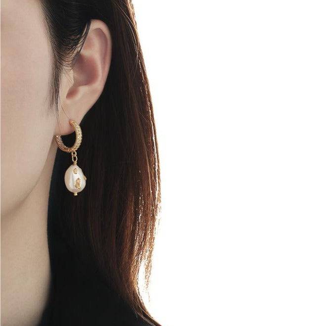 qt-earrings-zircon-baroque-pearl-drop-gold-foil-earrings-36626445959401_5fc710a3-2642-45f2-bbd7-3190e3ef1cbd.jpg