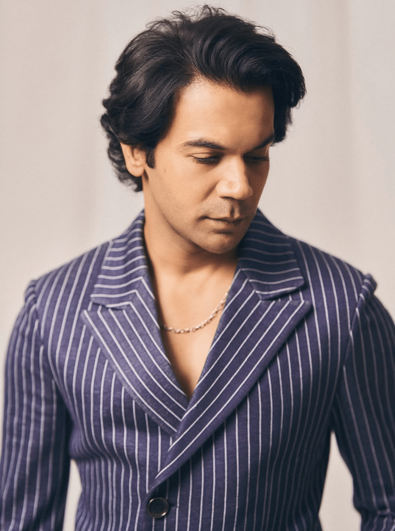 rajkummar-rao-mini-link-chain-619337_01c37fc0-c1f6-4b81-a83a-5de7ee185a74.png