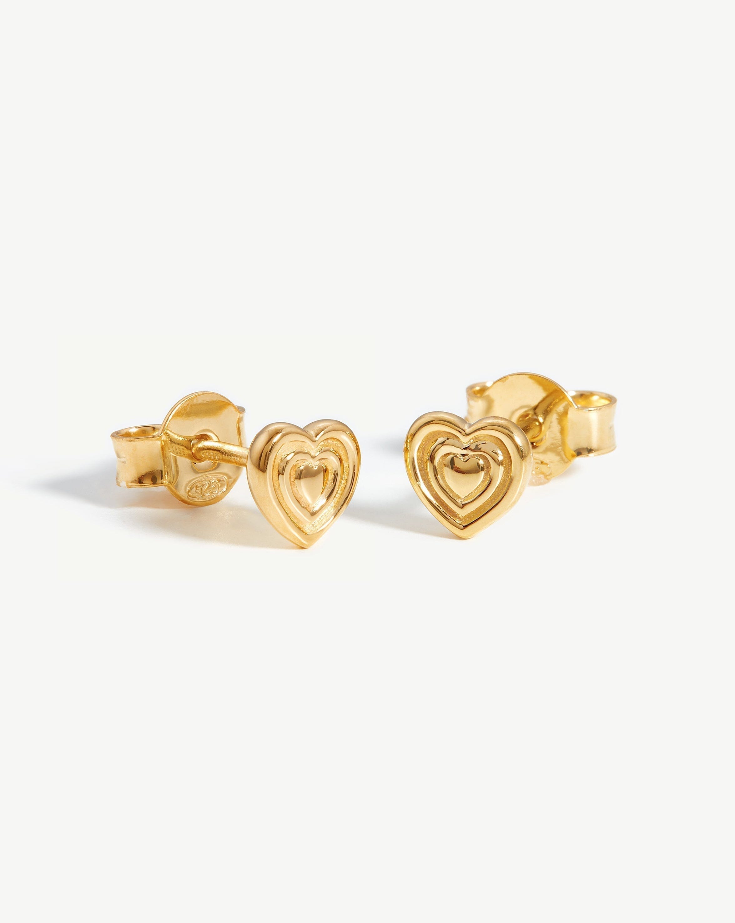 ridge-heart-stud-earrings-earrings-missoma-996583_8f0dbcd7-de80-467d-b6d6-c8a5b42f7ccf.jpg