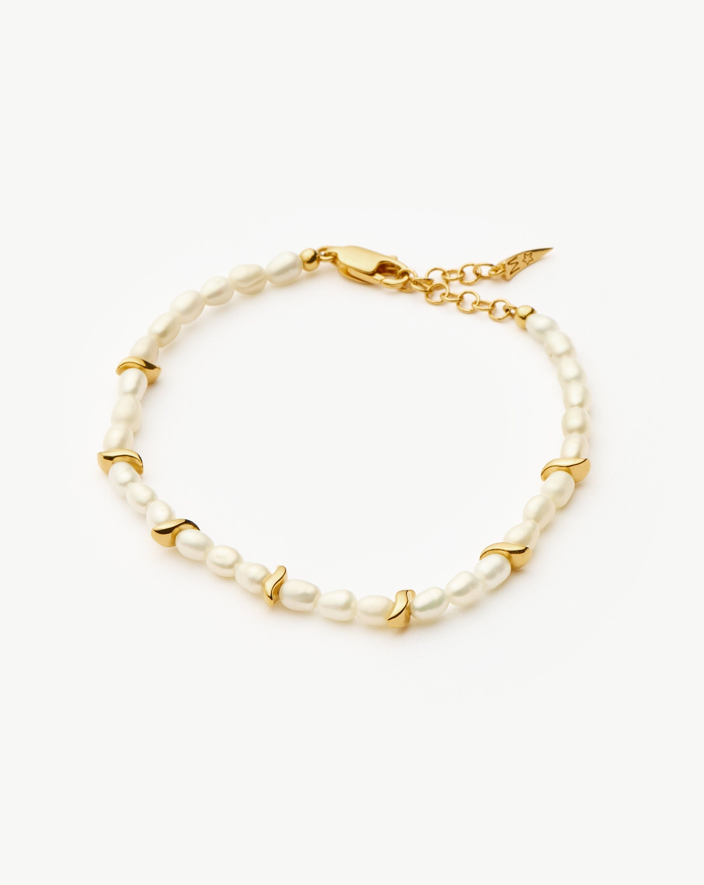 savi-seed-pearl-bracelet-pearl-bracelets-missoma-171809_7fe27ca7-6f15-48ef-904e-e6149d26c234.jpg