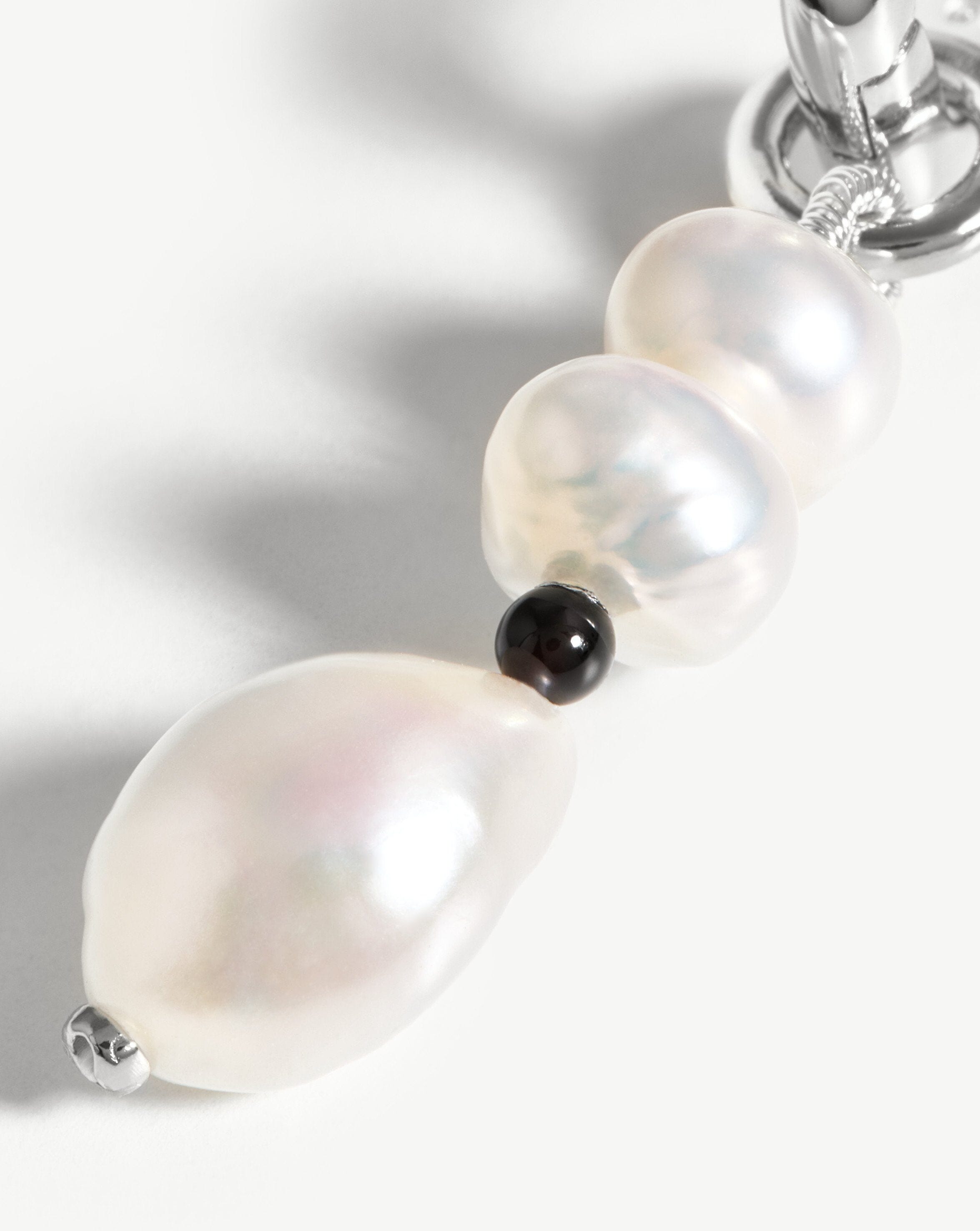 small-baroque-pearl-single-drop-earring-earrings-missoma-434501_9f0a67af-e526-4f54-9a61-40b054206a22.jpg