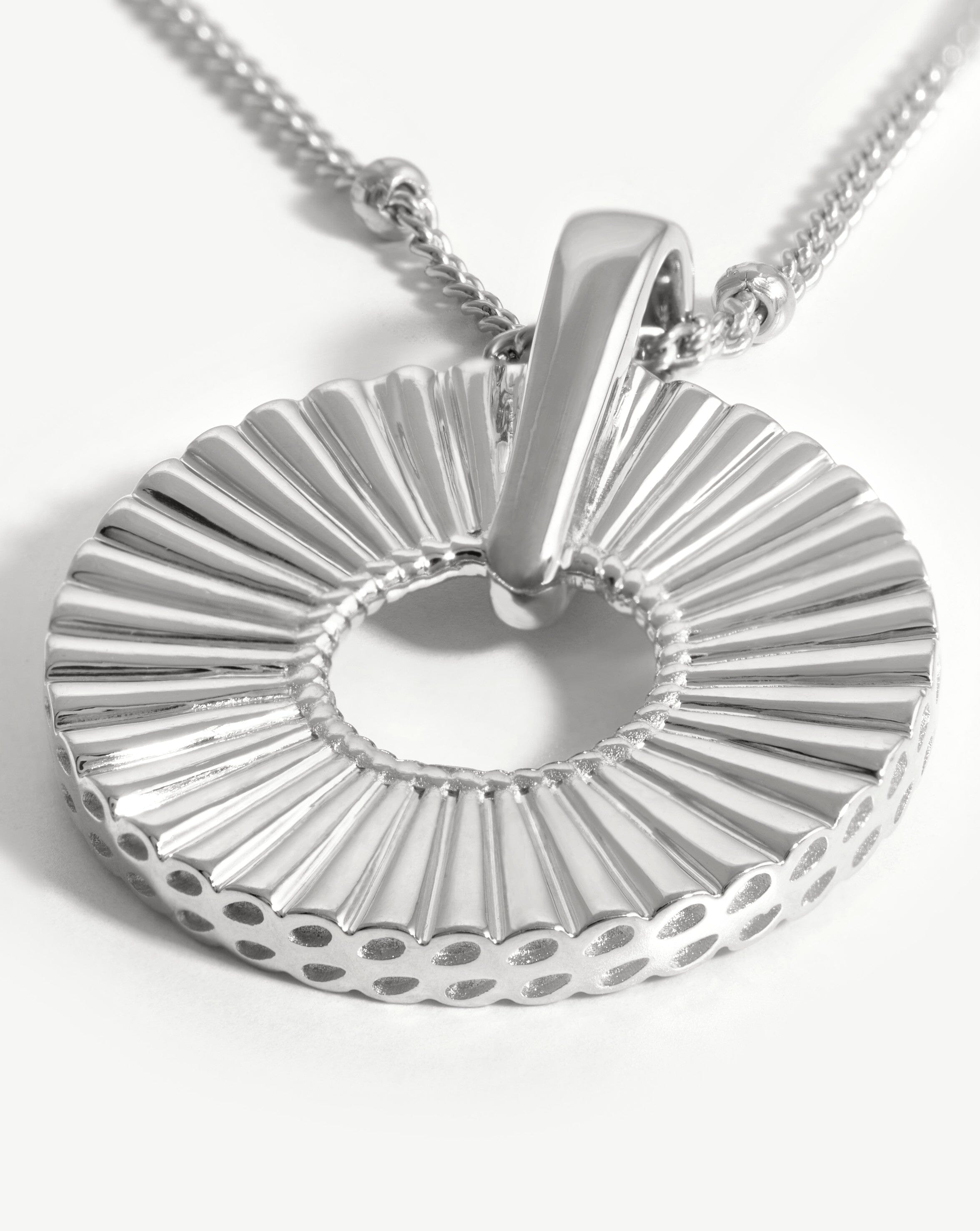 small-frill-necklace-sterling-silver-necklaces-missoma-183445_31c0448b-d1ce-401e-b6e8-1f76c2392765.jpg