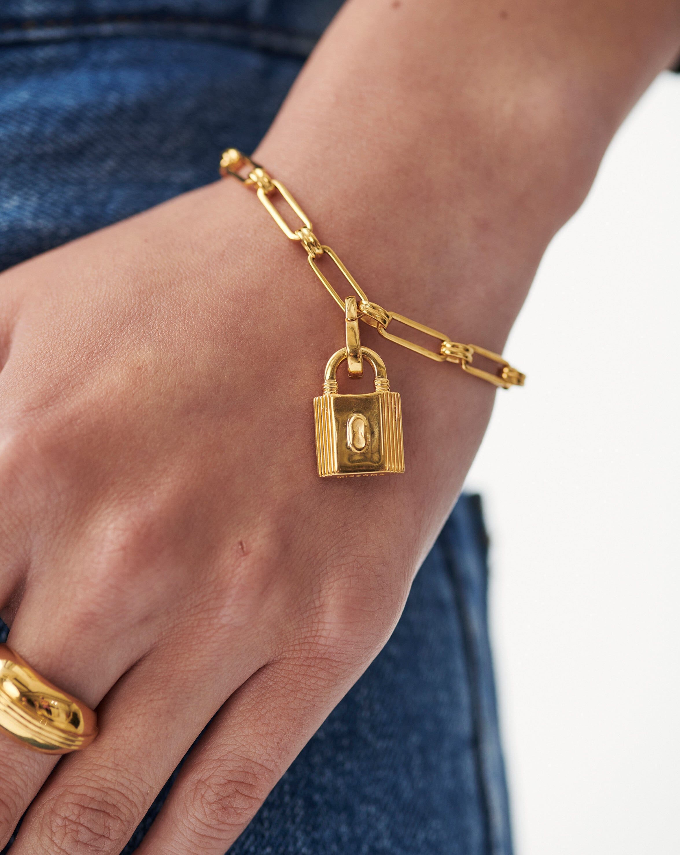 Small Ridge Padlock Aegis Chain Bracelet