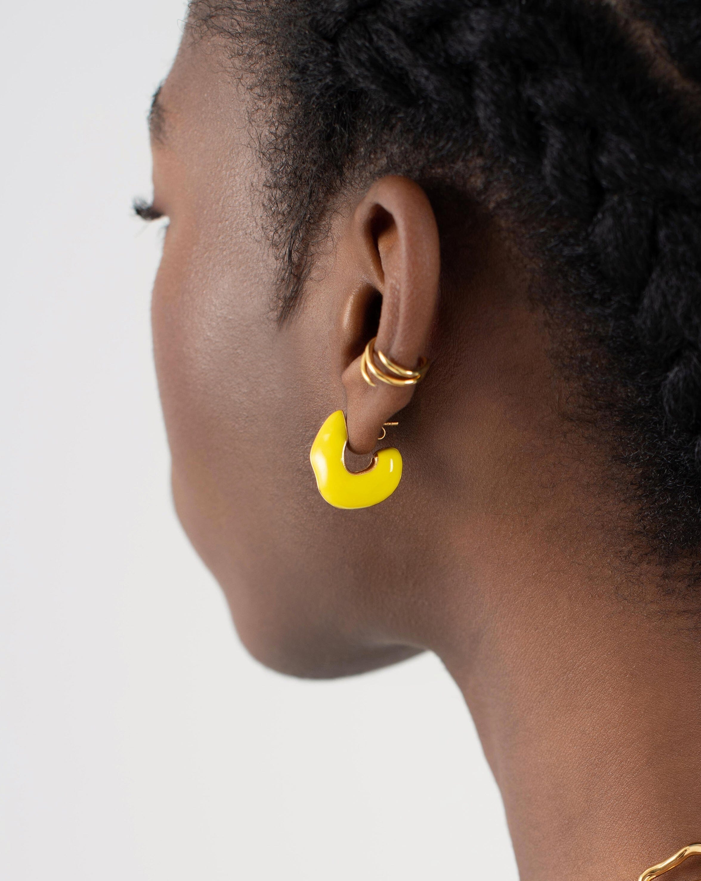 squiggle-chubby-two-tone-enamel-hoop-earrings-18ct-gold-plated-lemon-yellow-earrings-missoma-377194_c696f211-6c5d-4232-bc25-4a826ca1bf82.jpg