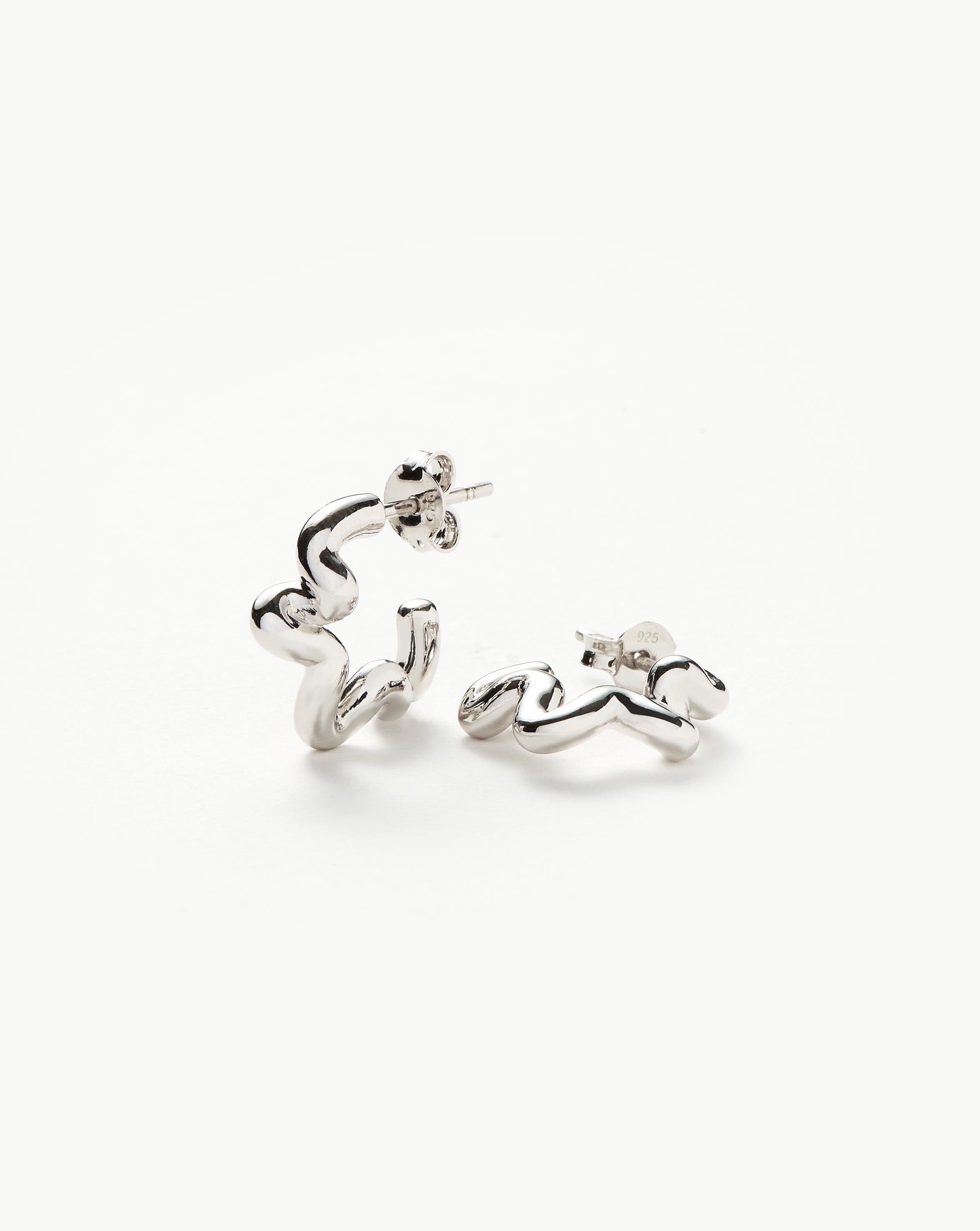 squiggle-mini-hoop-earrings-earrings-missoma-694294_1ae034f1-b13d-4480-97ac-ba6a64d1913b.jpg