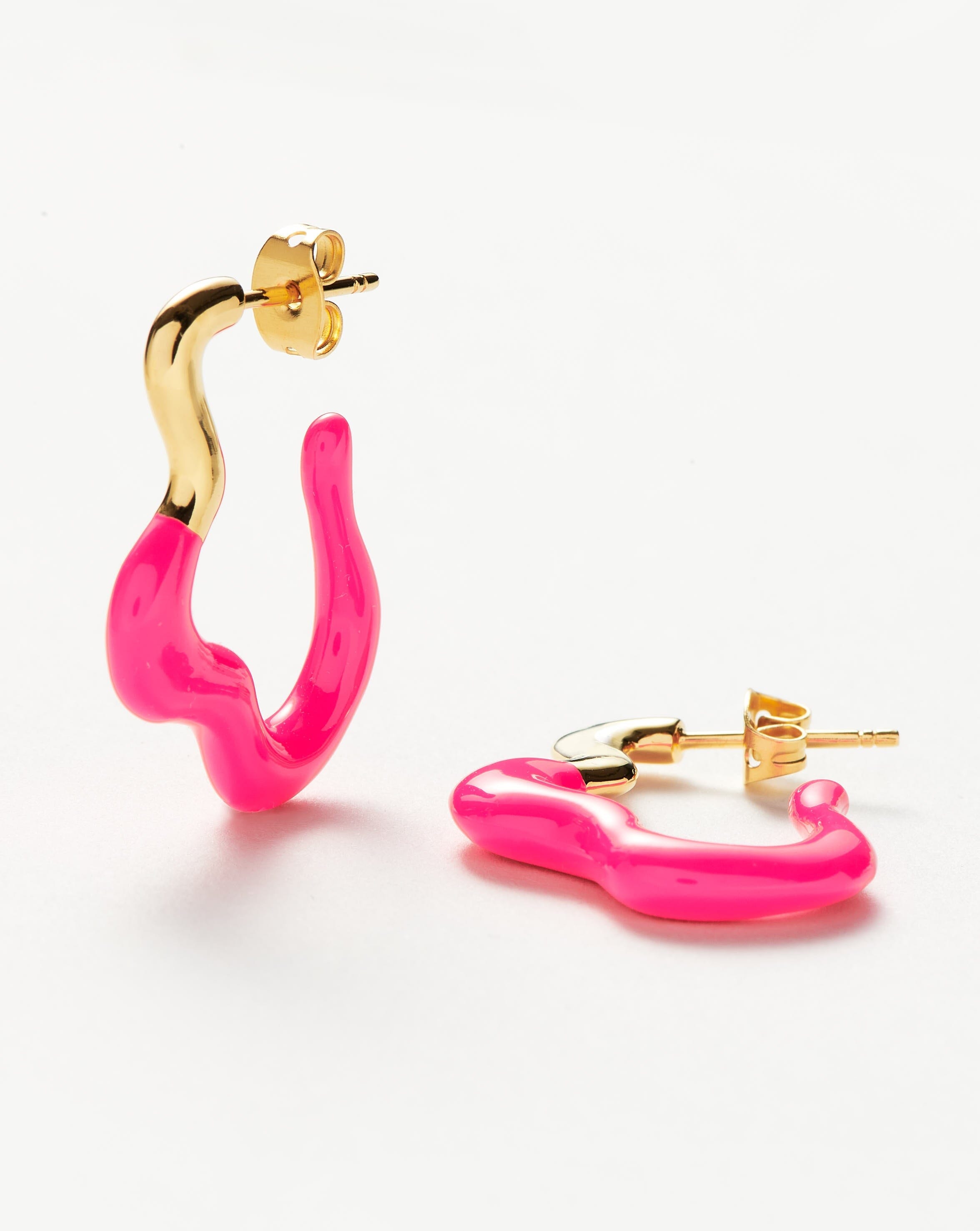 squiggle-wavy-two-tone-enamel-medium-hoop-earrings-earrings-missoma-377564_ca0377f5-85a5-4970-a06f-ebfac0d72773.jpg