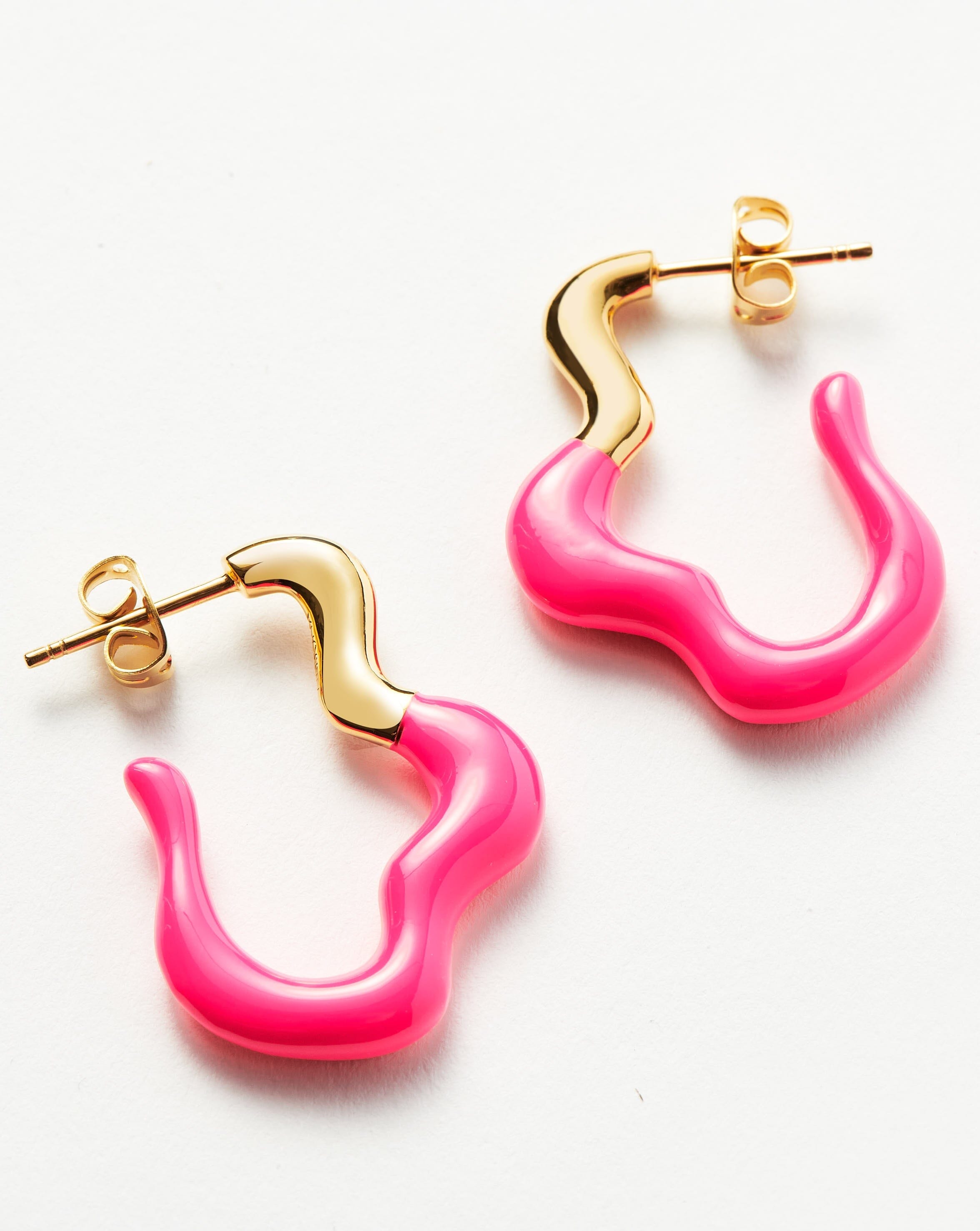 squiggle-wavy-two-tone-enamel-medium-hoop-earrings-earrings-missoma-610762_bffdba9d-cee1-4715-bd18-051d3896f532.jpg