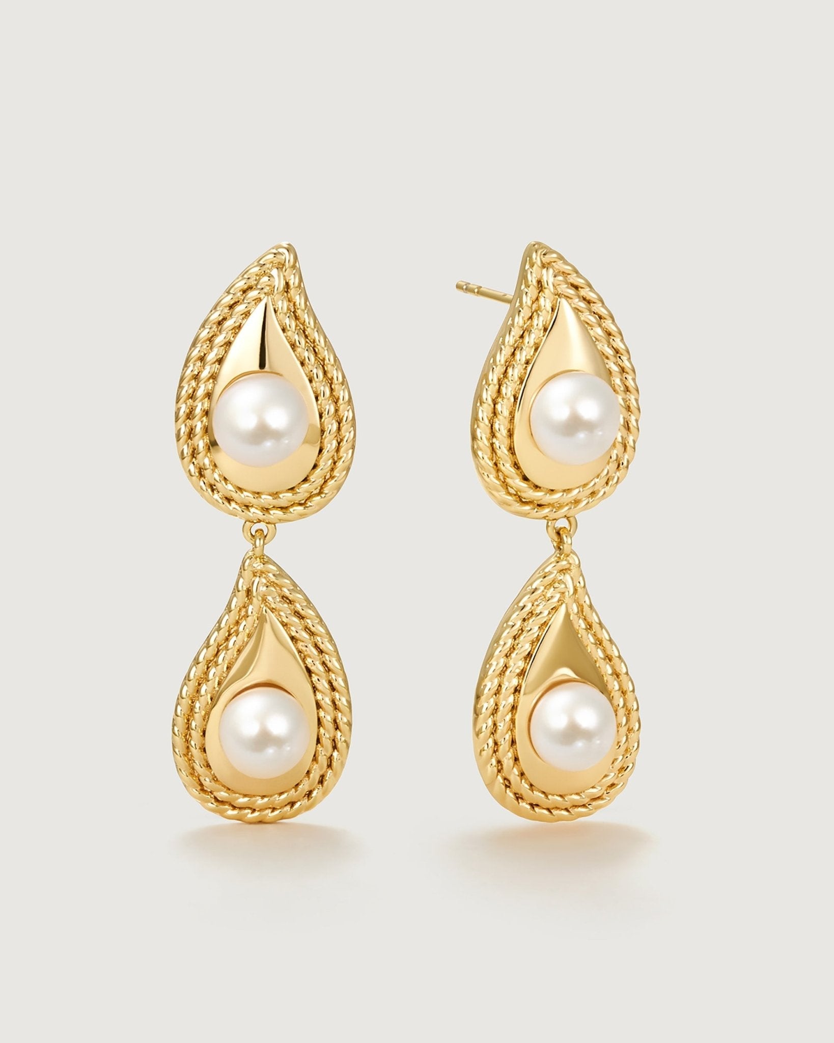 teardrop-pearl-earring-196195_7bb31af0-aa4c-4628-9ee8-49cc856d5890.jpg