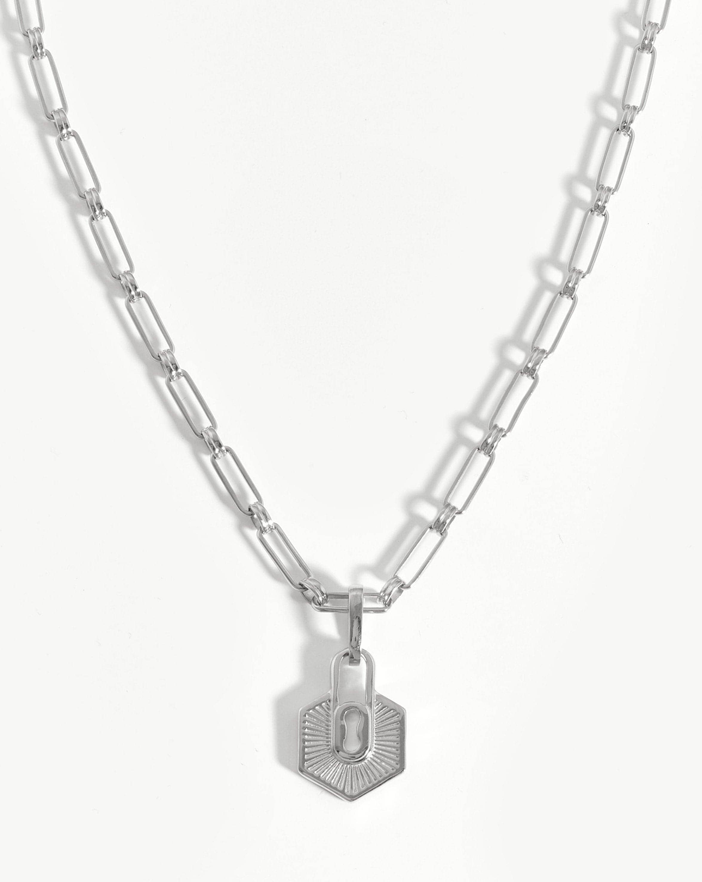 textured-padlock-chain-necklace-silver-plated-necklaces-missoma-836704_8fe607d4-387f-43b3-a7b0-6ee76f1d2efd.jpg