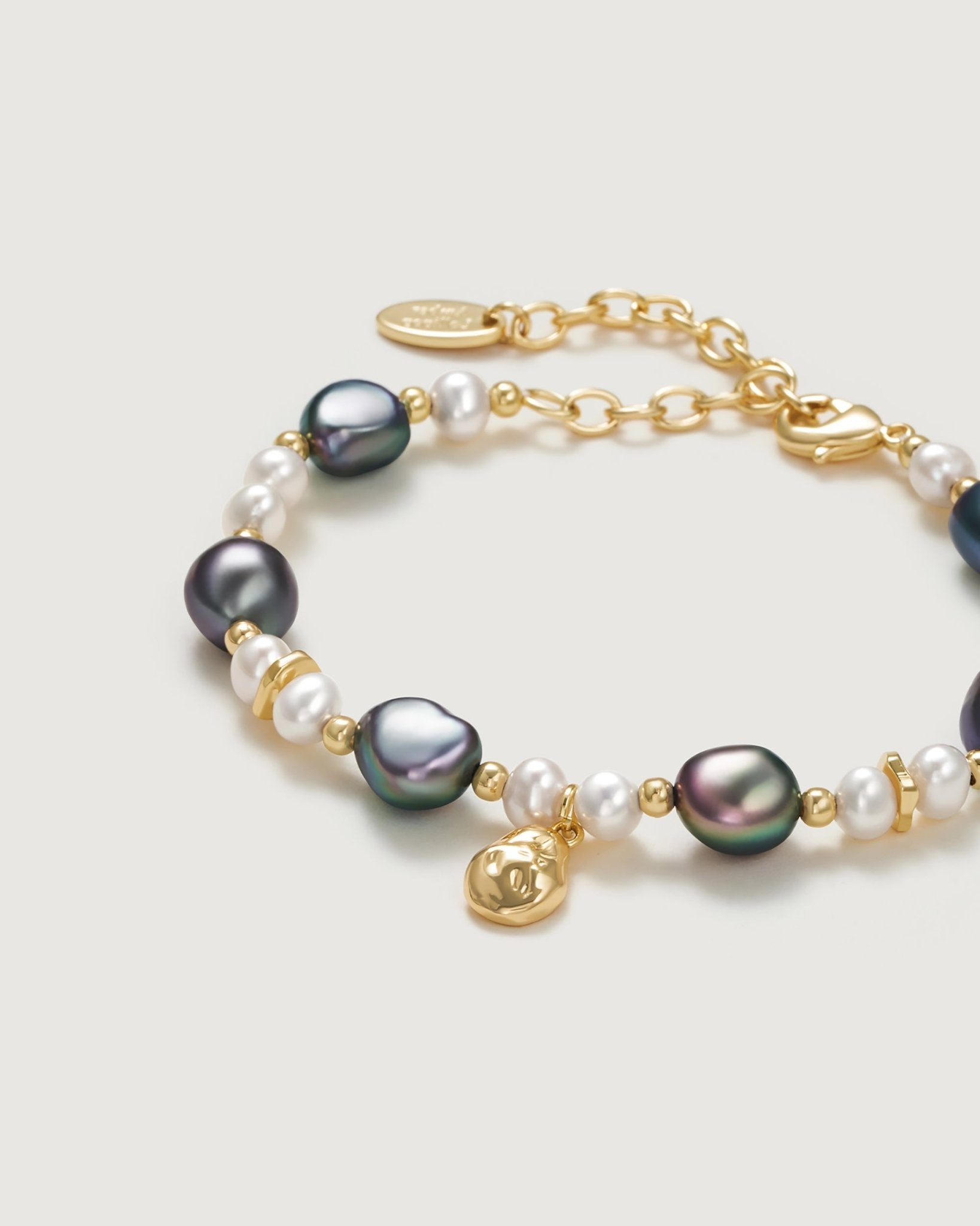 treasure-baroque-pearl-bracelet-897554_c24526e3-310d-4778-84fe-3a74d454c662.jpg