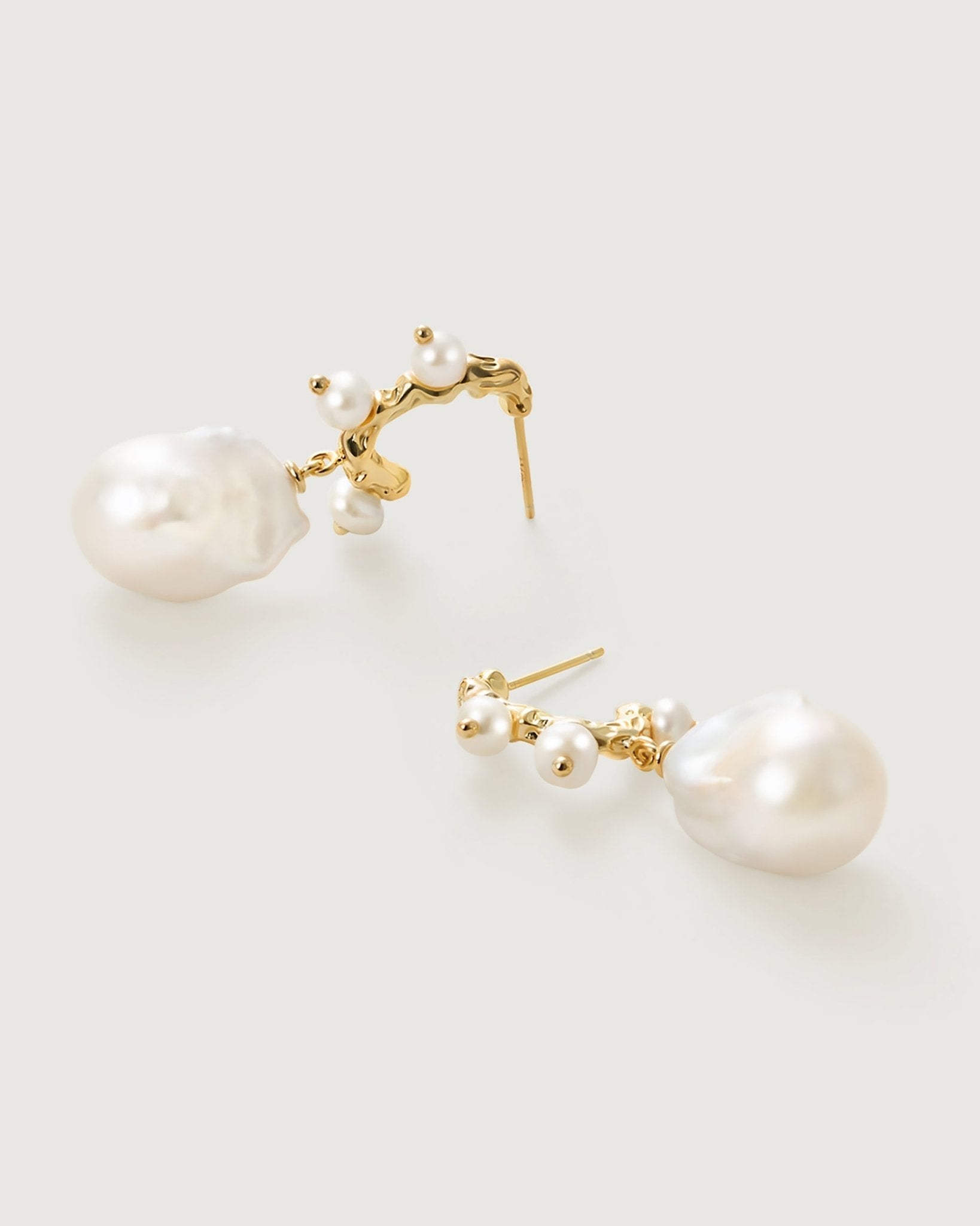 waltz-baroque-pearl-earring-857399_0f90ea65-9d7f-455e-8a73-65389c1b13cc.jpg