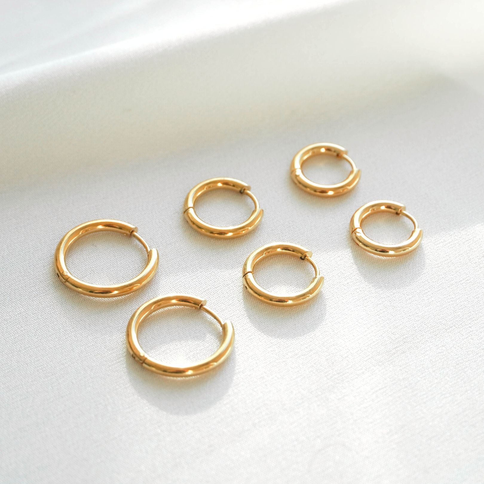 waterproof-hoop-earrings-set_1_a8c81947-0599-407f-8dcb-e15e34f6dd25.jpg