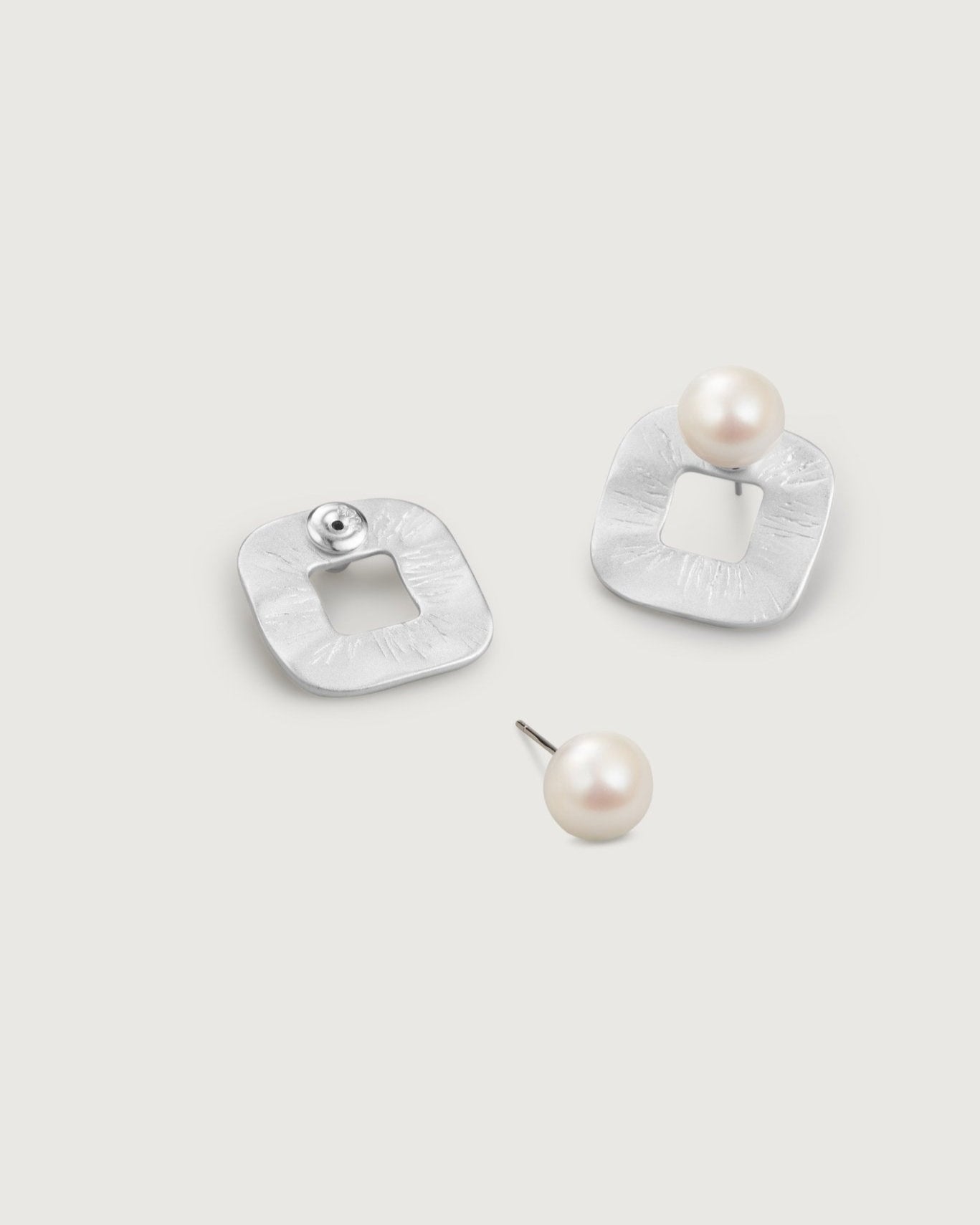 White Magnolia Pearl Earring