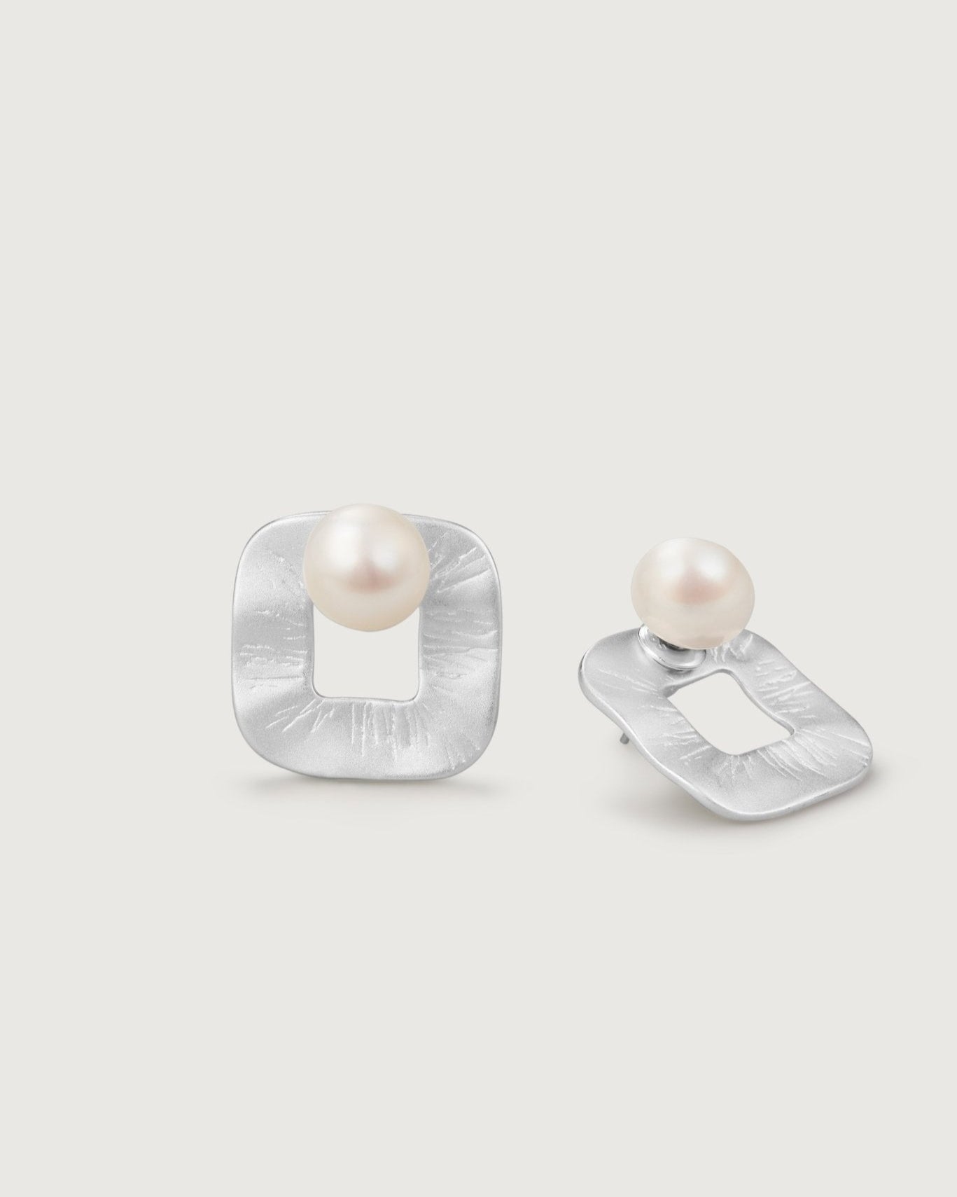 White Magnolia Pearl Earring