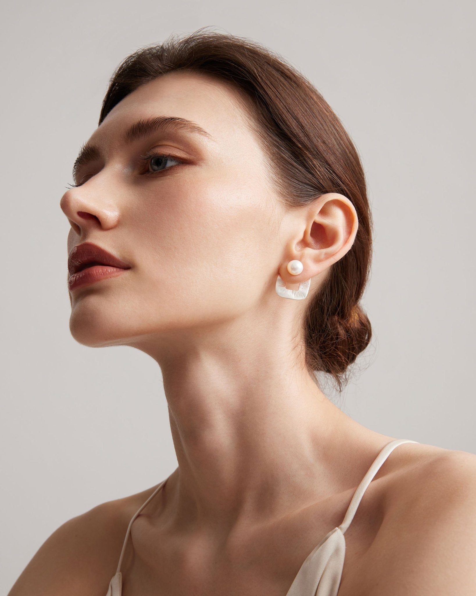 white-magnolia-pearl-earring-536470_6d8e3afe-b06f-4528-9b3f-df4023d1c9be.jpg