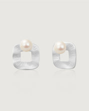 White Magnolia Pearl Earring