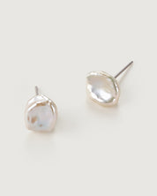 White Petals Pearl Earring