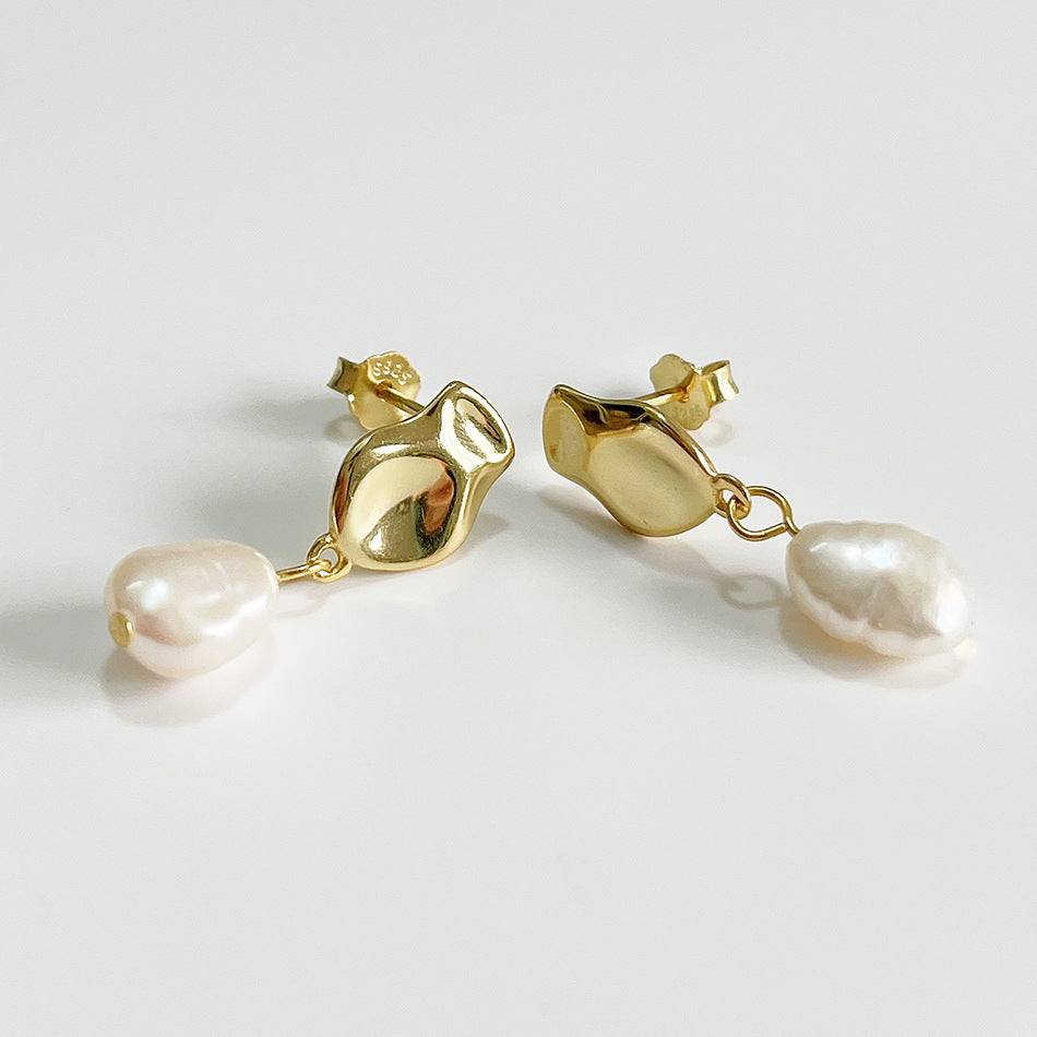 za-earrings-irregular-baroque-pearl-earrings-gold-vermeil-36626504188137_76a776f4-5608-477b-9e75-ac917c577b2f.jpg